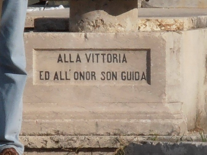 2° raduno a Salerno dal 28 al 29 settembre 2012 - foto...021 - Onore ai Caduti